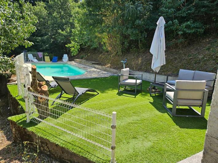Location de vacances pour 10 personnes, avec Terrasse ainsi que Jardin et Piscine à Saint-Pons-de-Thomières