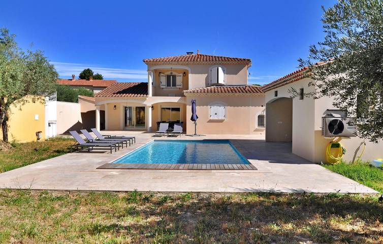 Location de vacances pour 6 personnes, avec piscine et terrasse, adapté aux familles à Châteauneuf-de-Gadagne - 2