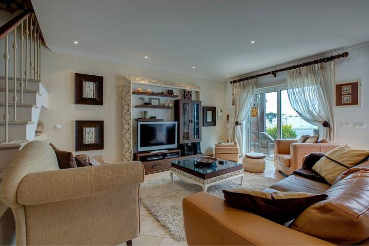 Apartamento entero, Carvoeiro Bay D · Townhouse With Roof Top Jacuzzi in Carvoeiro, Distrito de Faro