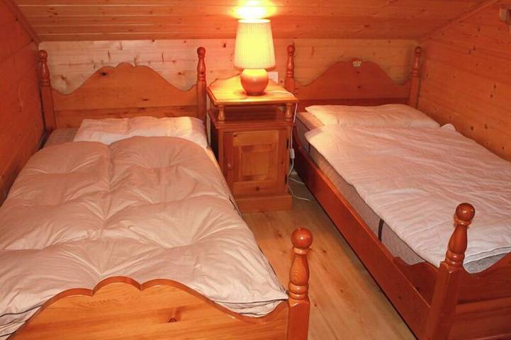 Ganze Wohnung, Joli chalet avec beaucoup de charme situé sous l'hôtel Bella-Tola, proche de toutes commodités, avec in Saint Luc, Anniviers