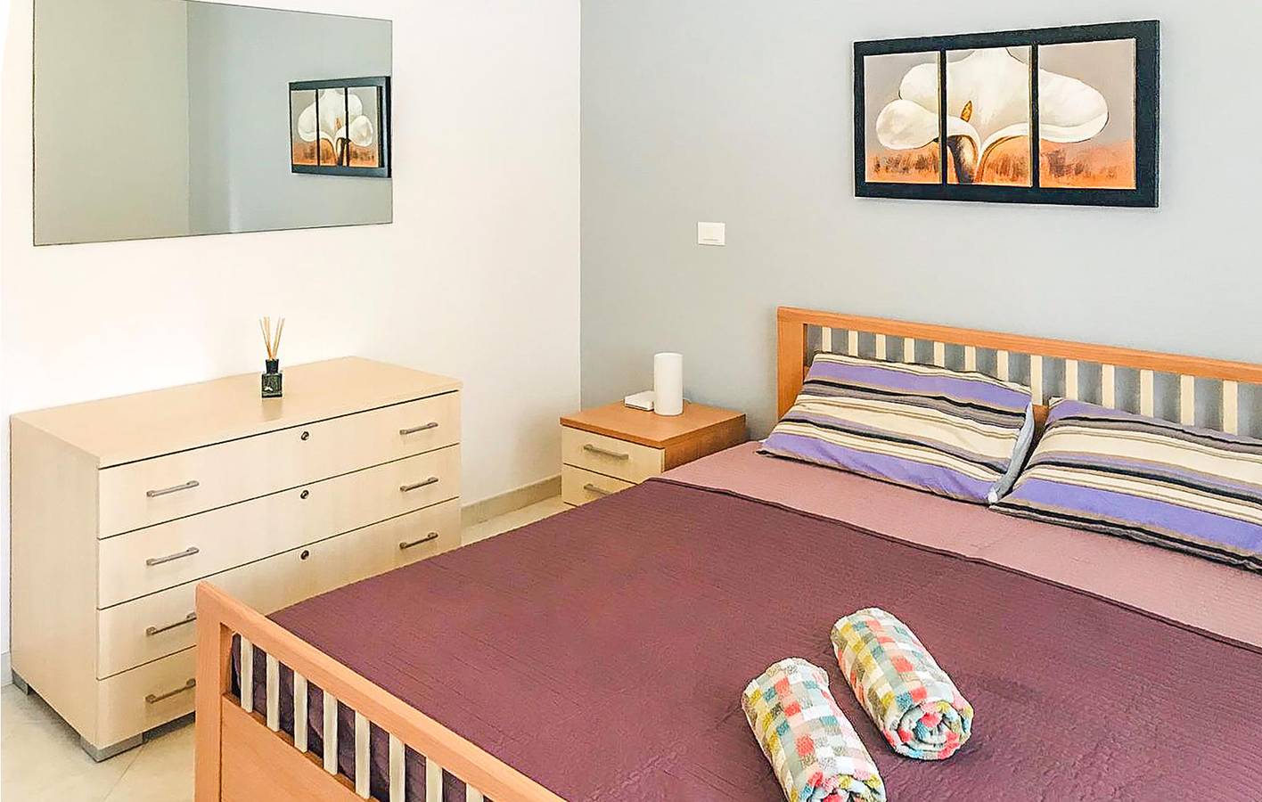 Ganze Ferienwohnung, Oase am Strand: 70 Sq. Ft. Apartment w / AC, Parkplatz, Pool & Küche in Pizzo, Vibo Valentia Provinz