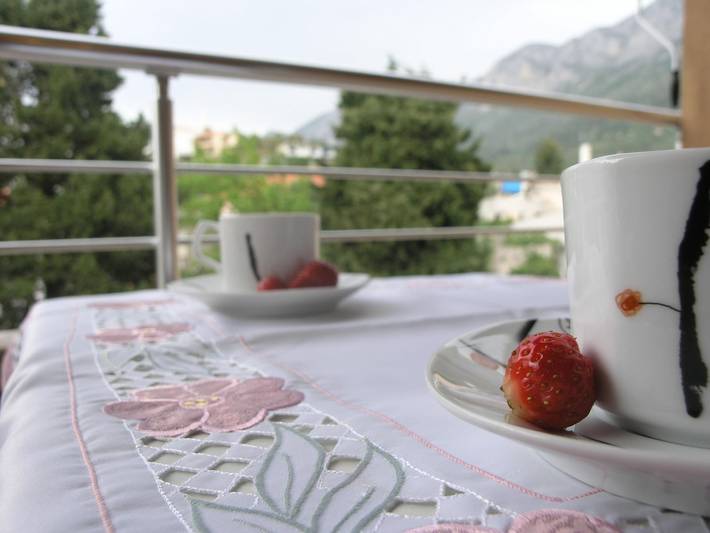 Ganze Wohnung, Gesamte Wohnung in Gradac mit Möbliertem Balkon in Gradac, Makarska Riviera