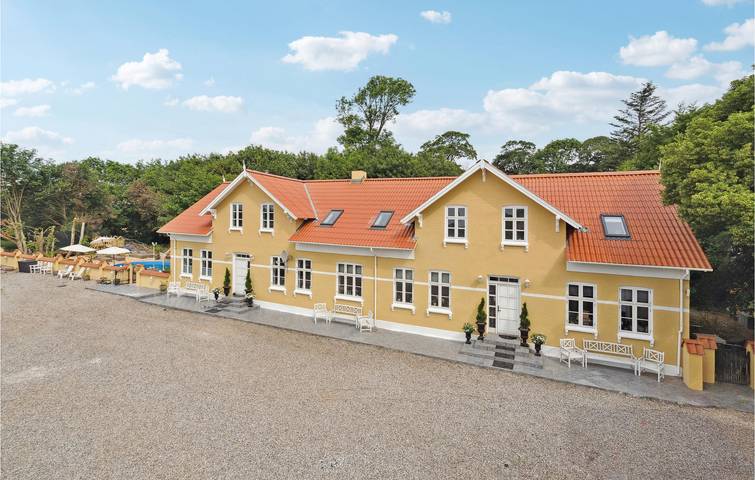 Ferienhaus für 24 Personen, mit Garten und Pool - 1