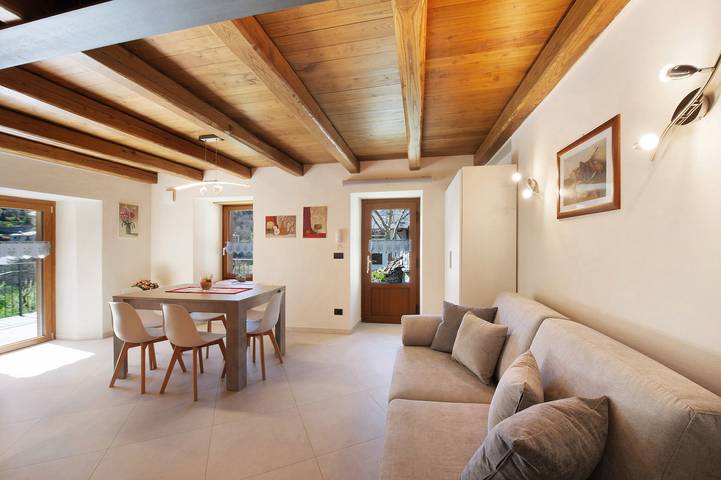 Hel lejlighed, Apartment "Cucu - 1" with Mountain View, Private Terrace, and Shared Barbecue in Lillianes, Comune di Lillianes