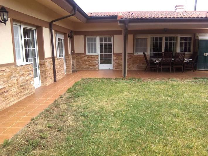 Casa de vacaciones para 10 personas, con Balcón además de Terraza y Jardín en Rioja Alta