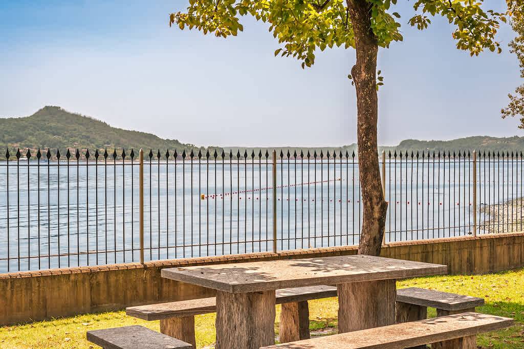 Villa per 9 persone con giardino in Lesa, Lago Maggiore (Piemonte)