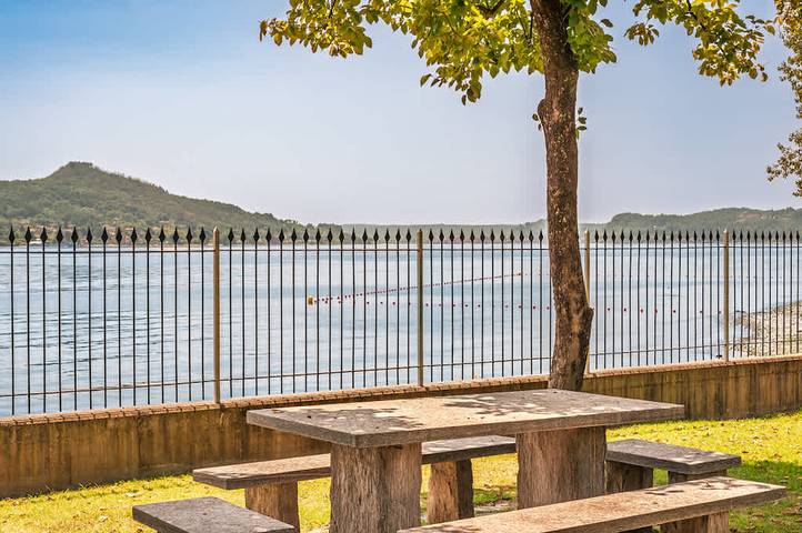 Villa per 9 persone con vista oceano in Lesa, Lago Maggiore (Piemonte)