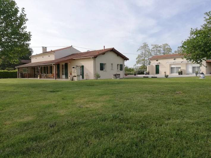 Location de vacances pour 4 personnes, avec vue et jardin à Jau-Dignac-et-Loirac - 3