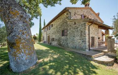 Holiday Rental for 11 People in Monte Castello di Vibio, Terni Province, Photo 1