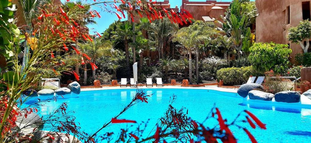 Chambre d’hôte pour 2 personnes, avec vue ainsi que piscine et jardin à Arona
