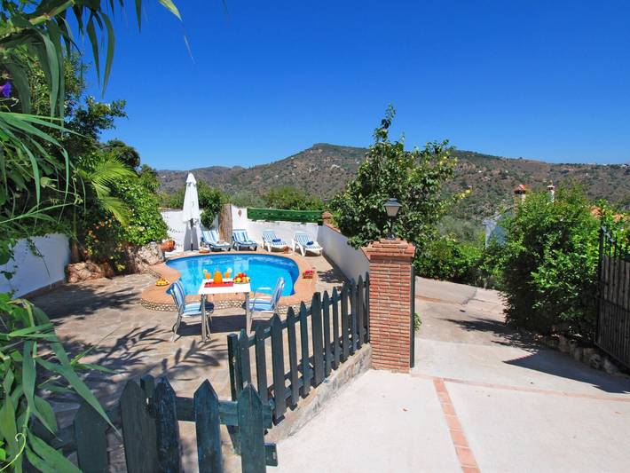 Casa rural para 6 personas, con piscina además de jardín y balcón en Comares - 4