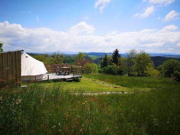 Tente pour 4 personnes, avec vue et jardin dans Allier