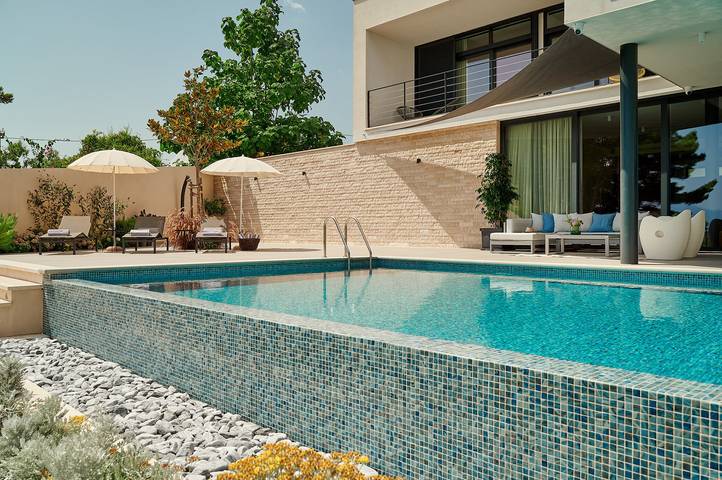 Villa mit pool für 8 Personen, mit Balkon/Terrasse und Terrasse sowie Meerblick auf Hvar - 2