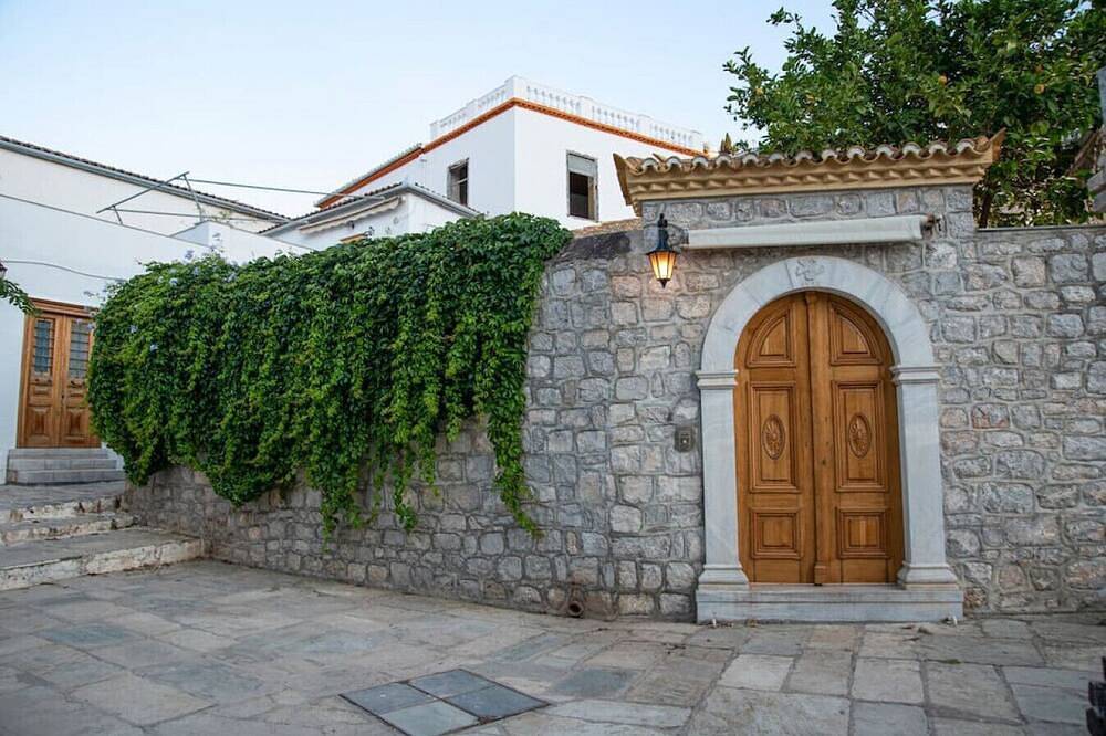 Traditional Mansion \"Eugenie\" in Hydra