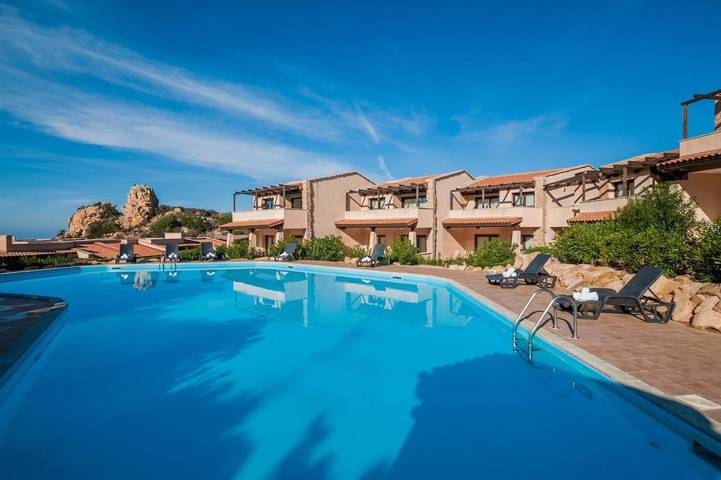 Apartahotel para 4 personas, con Balcón y Terraza además de Jardín y Piscina en Costa Paradiso