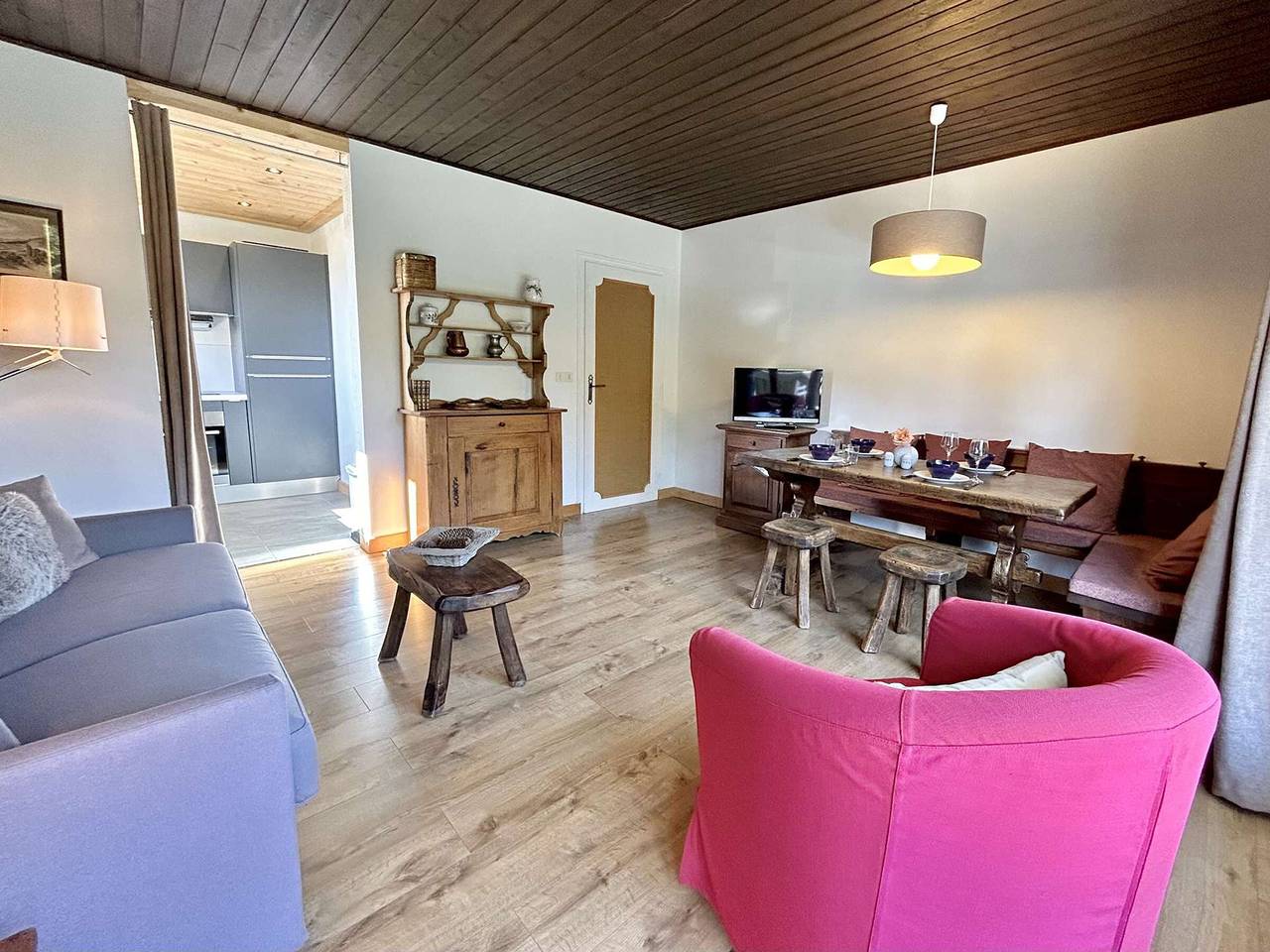 Appartement entier, Appartement cosy 2 pièces avec balcon, proche centre et télécabine, piscine et tennis en été in Megève, Pays du Mont-Blanc