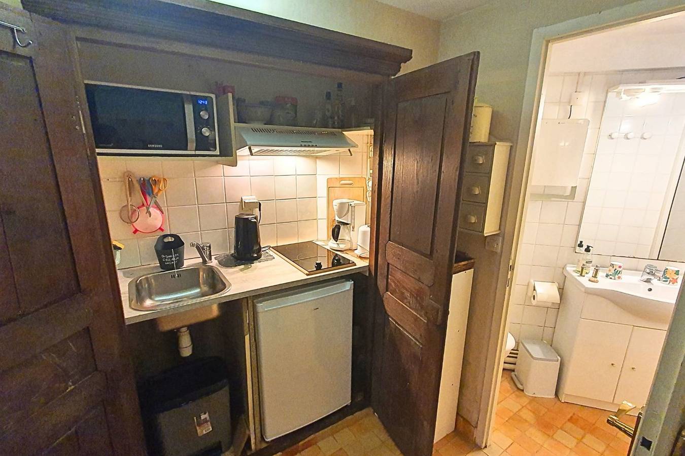 Entire apartment, Atypical apartment at the Montée du Jerzual  in Dinan, Dinan region