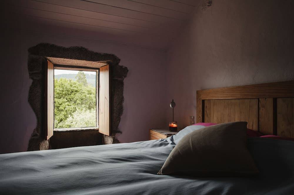 Una de dos casitas privadas y íntimas. Rodeada de naturaleza. in Moraña, Provincia de Pontevedra