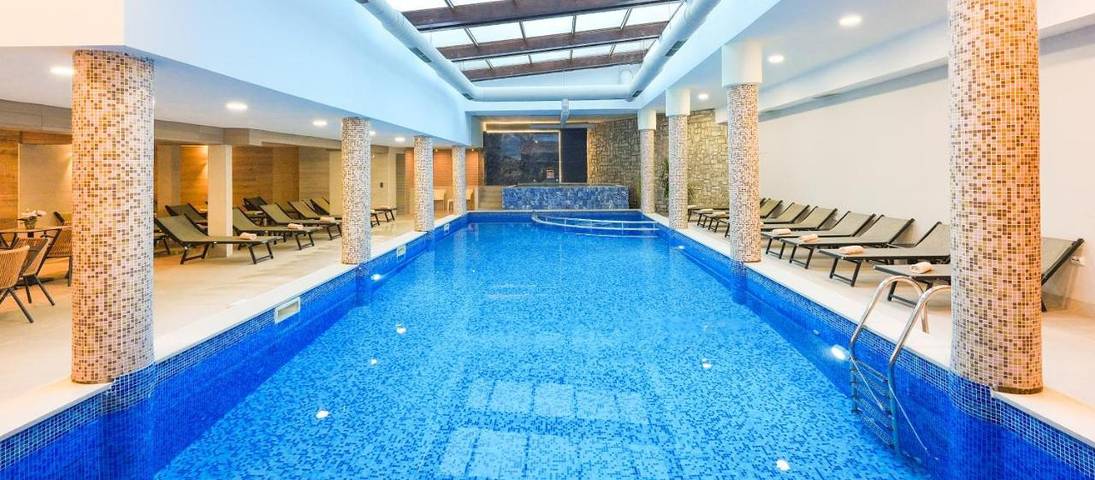 Apartamento para 6 personas, con vistas y sauna además de jardín y piscina en Región de Bansko