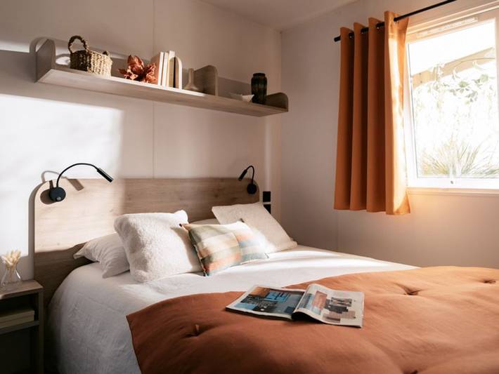 Mobil home pour 6 personnes, avec piscine à Puy-l'Évêque