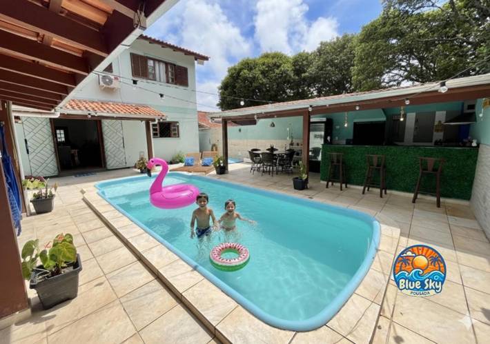 Casas e apartamentos de temporada para 2 pessoas, com jardim e piscina e ainda vista em Capivari