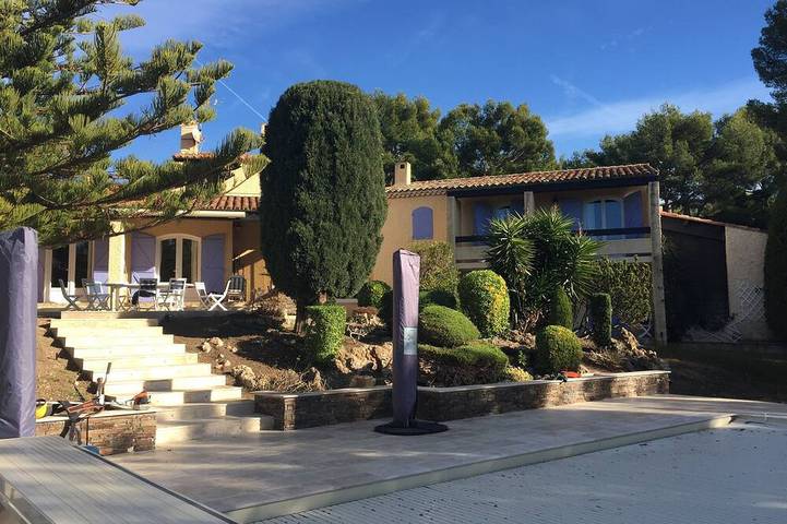 Villa pour 15 personnes, avec Balcon ainsi que Jardin et Piscine à Saint-Cyr-sur-Mer