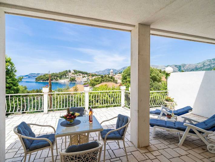 Apartment for 5 people, with terrace and garden, child-friendly in Cavtat