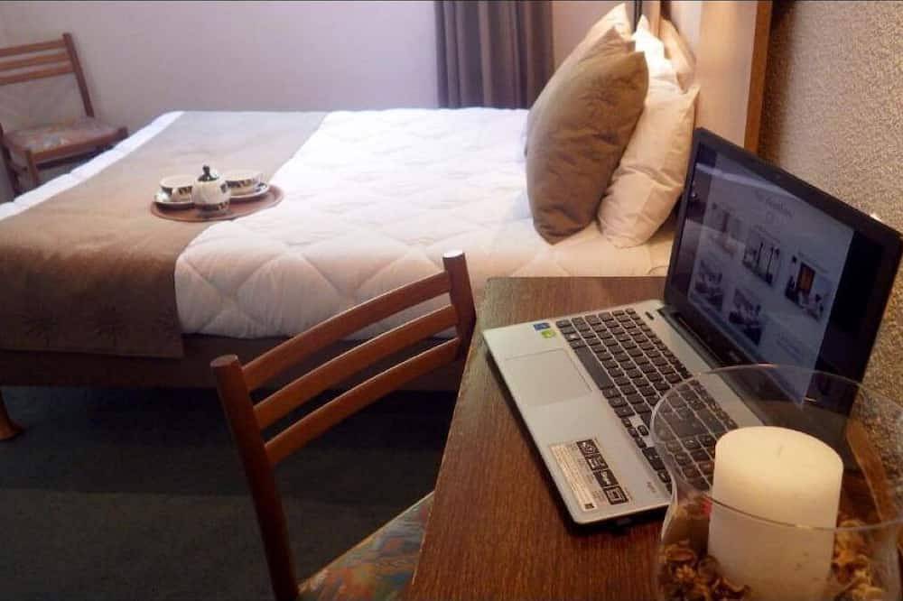 Enjoy Homelike Comfort & Balcony Sights w/ Modern Amenities in Lourdes in Lourdes, Hautes-Pyrénées