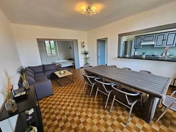 Gîte pour 10 personnes, avec vue et terrasse à Cendras