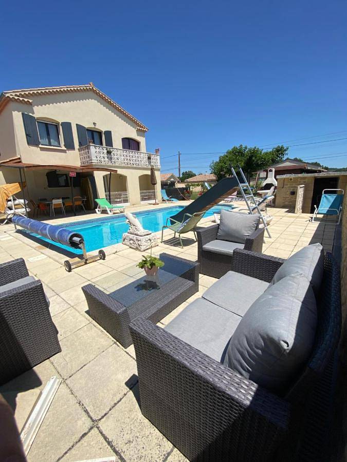 Appartement de vacances pour 3 personnes, avec Terrasse et Jardin ainsi que Piscine et Vue