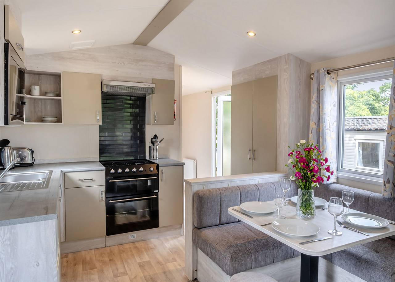 Bronze 2 Bedroom Caravan, Sleeps 6 P in Calbourne, Isle of Wight