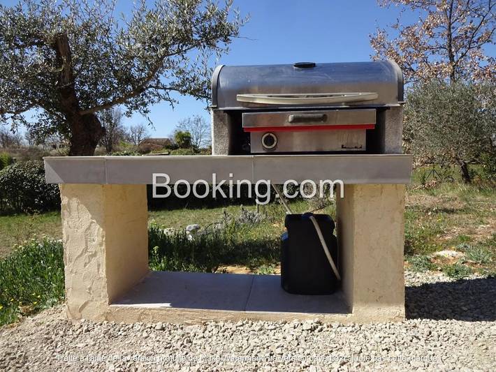 Location de vacances pour 6 personnes, avec vue ainsi que piscine et jardin à La Verdière - 3