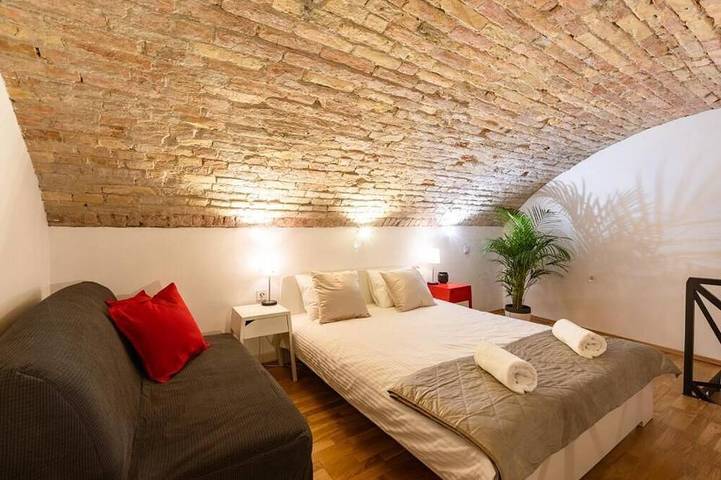 Ganze Wohnung, Cosy studio with terrace next to Kiraly street (L) in Budapest, Danube-Ipoly National Park