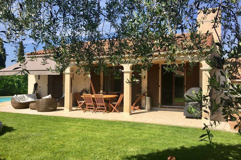 Confortable Villa Cote D\"Azur Avec Piscine Privee in Cagnes-sur-Mer, Côte méditerranéenne (France)