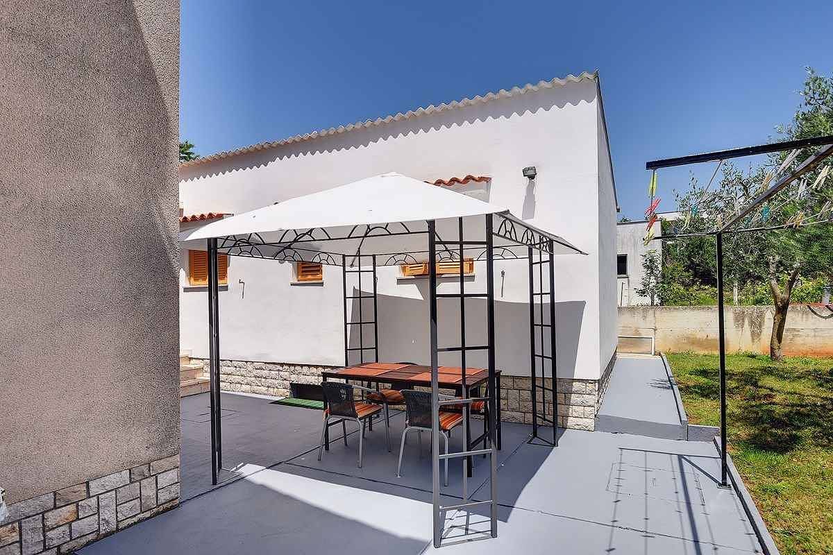 Casa vacacional con dos dormitorios y una terraza  in Medulin, Pula-Medulin