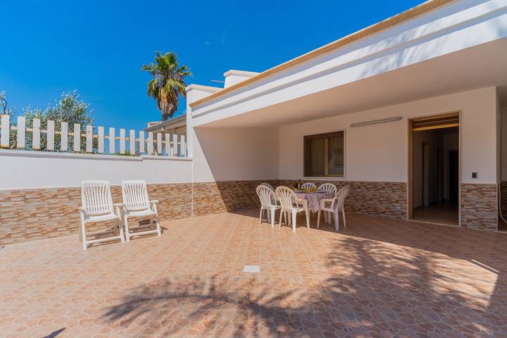 Location de vacances pour 8 personnes, avec jardin, animaux acceptés à Torre Lapillo - 2