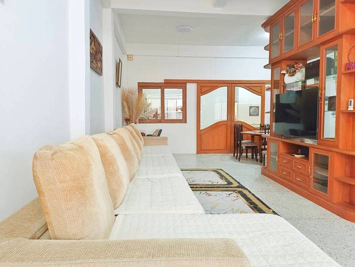 Ferienwohnung für 12 Personen, mit Balkon und Garten in Bangkok