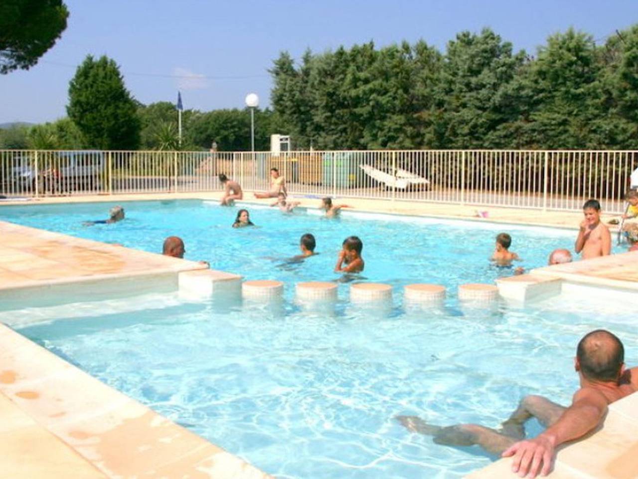 Mobil Home 4 Pers avec Terrasse à Roquebrune-sur-Argens in Roquebrune-sur-Argens, Côte méditerranéenne (France)
