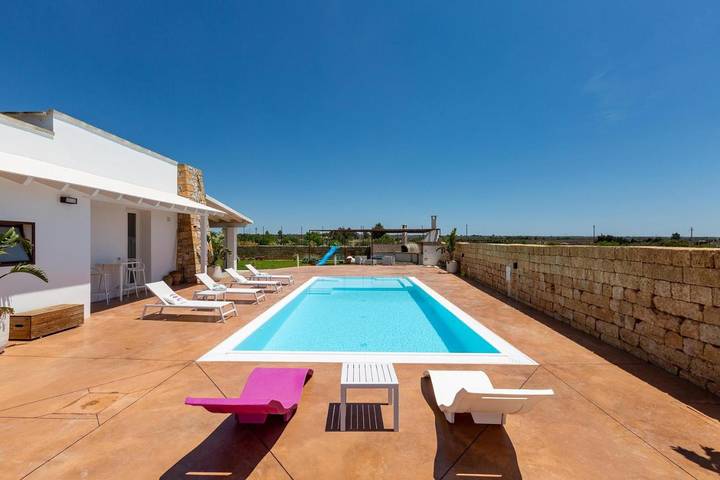 Casa vacanza per 6 persone, con terrazza e piscina nonché giardino, con animali domestici a Acquarica del Capo