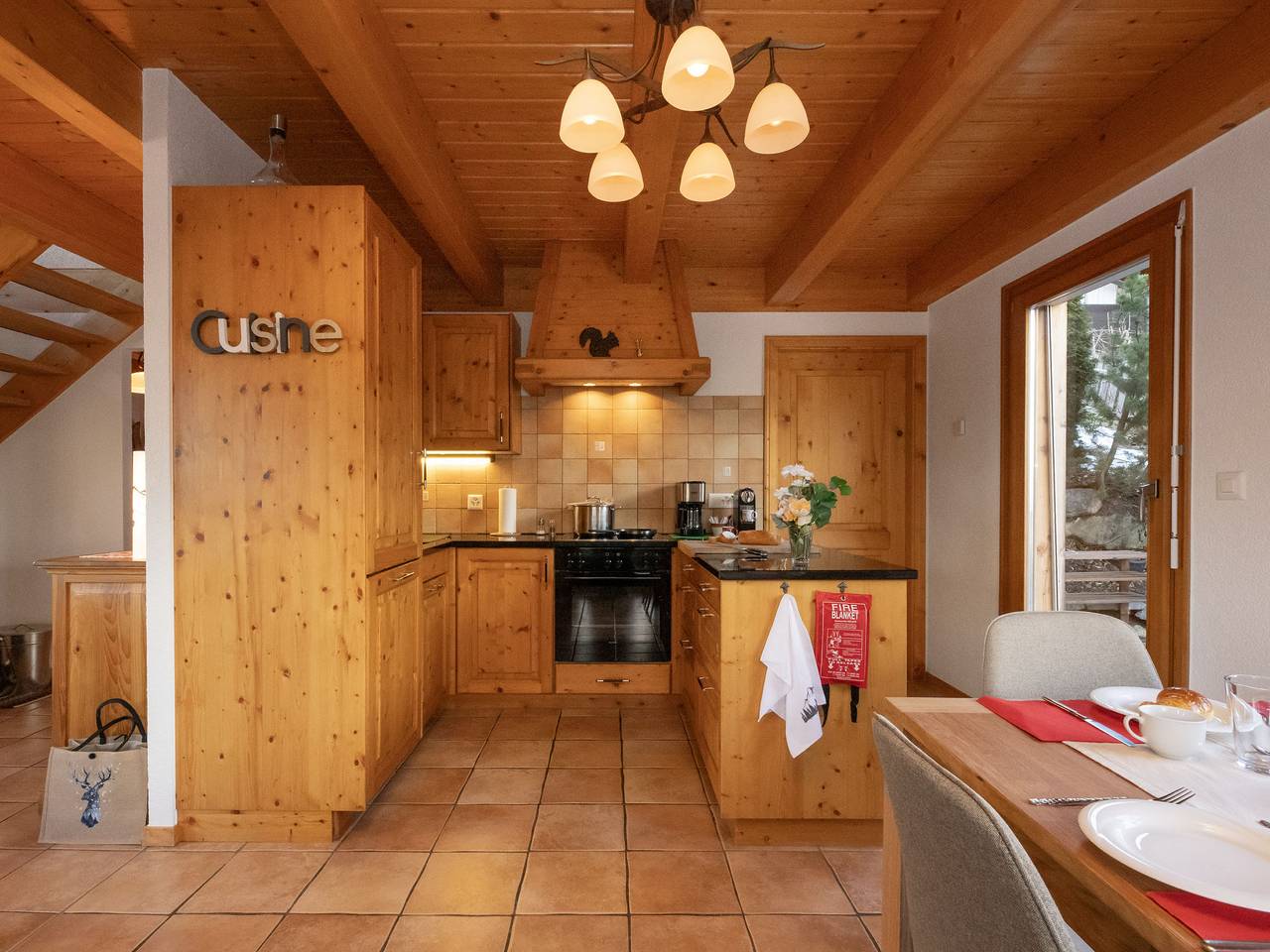 Ecureuil noir in Ovronnaz, Chamoson