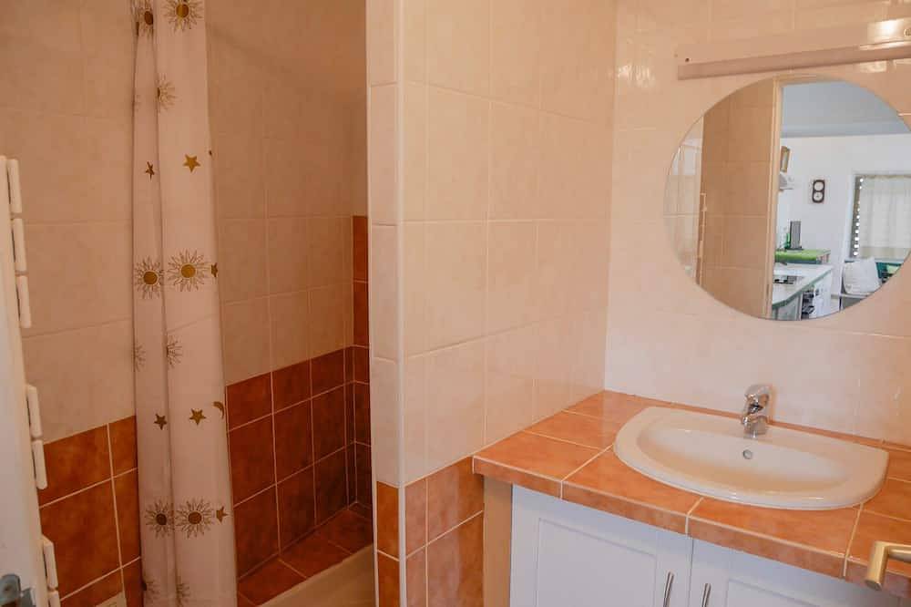 Maison de 2 chambres à Locmaria, jardin clos, plage à 800m, Bbq, animaux acceptés in Locmaria, Côte des Mégalithes