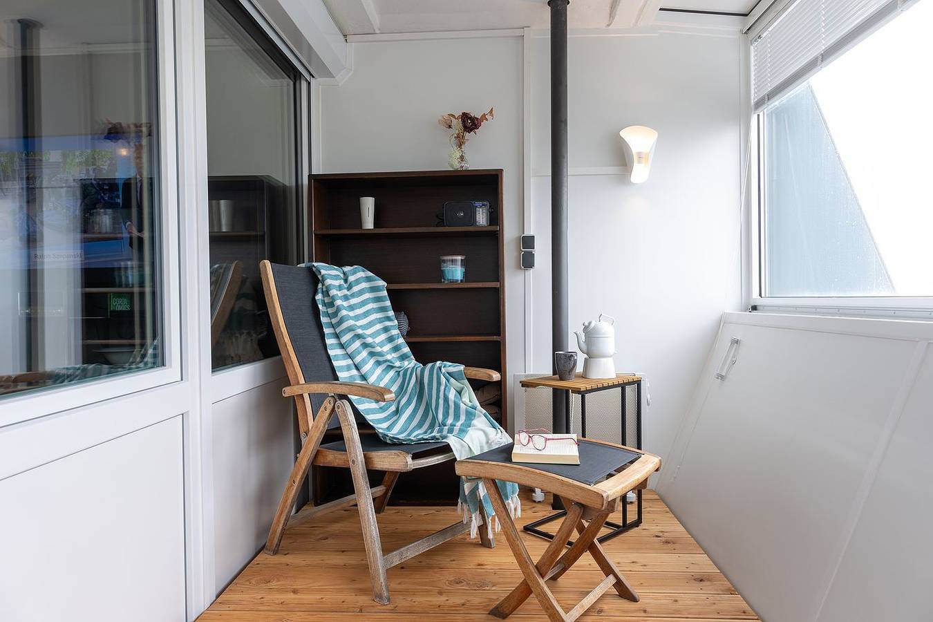 Ganze Wohnung, Ferienwohnung Moni´s Haven. Traumaussicht und Loggia. in Bremerhaven-Mitte, Bremerhaven