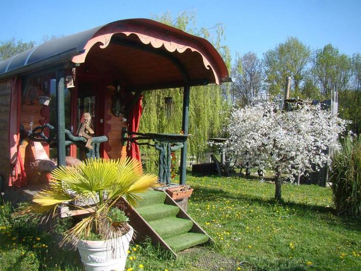 Location de vacances pour 2 personnes, avec jardin et vue, animaux acceptés à Yenne - 2
