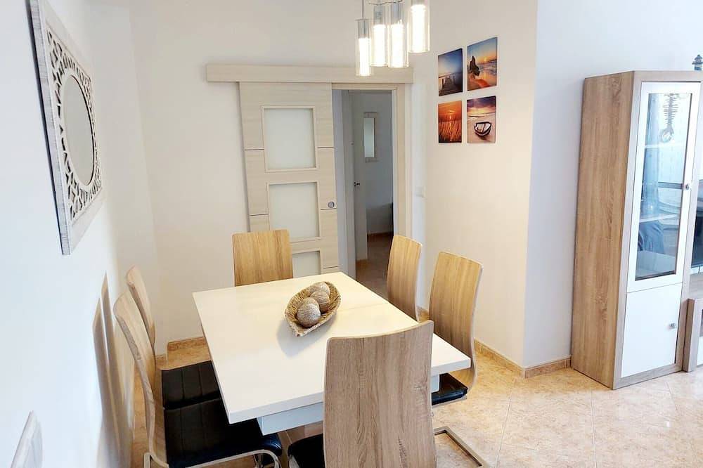 Apartamento entero, Apartamento 'Cisne del Mar' con Terraza Privada, Wi-Fi y Aire Acondicionado in Punta Umbría, Costa de la Luz