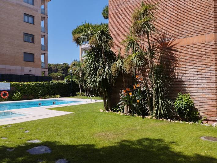 Apartamento para 4 personas, con balcón y piscina en Fenals