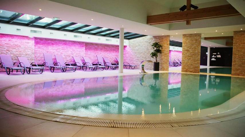 Ferienhaus für 2 Personen, mit Terrasse und Pool sowie Sauna