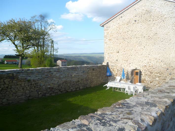 Gîte des Gorges de l'Allier : vue montagne, terrasse privée et Wi-Fi in Alleyras, Haute-Loire