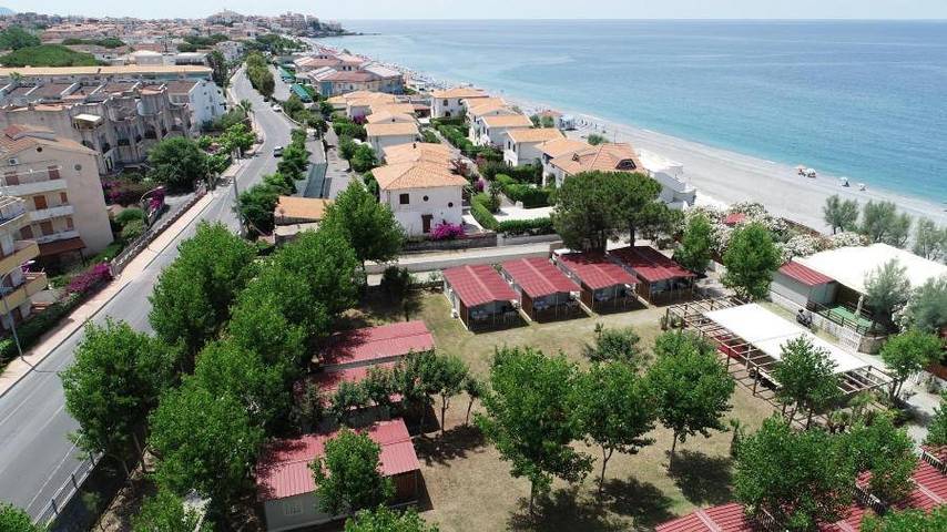 Camping für 6 Personen, mit Terrasse und Garten sowie Ausblick in Kalabrien