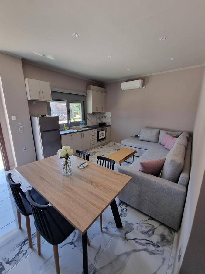 Gîte pour 4 personnes, avec terrasse et vue dans Érétrie - 3