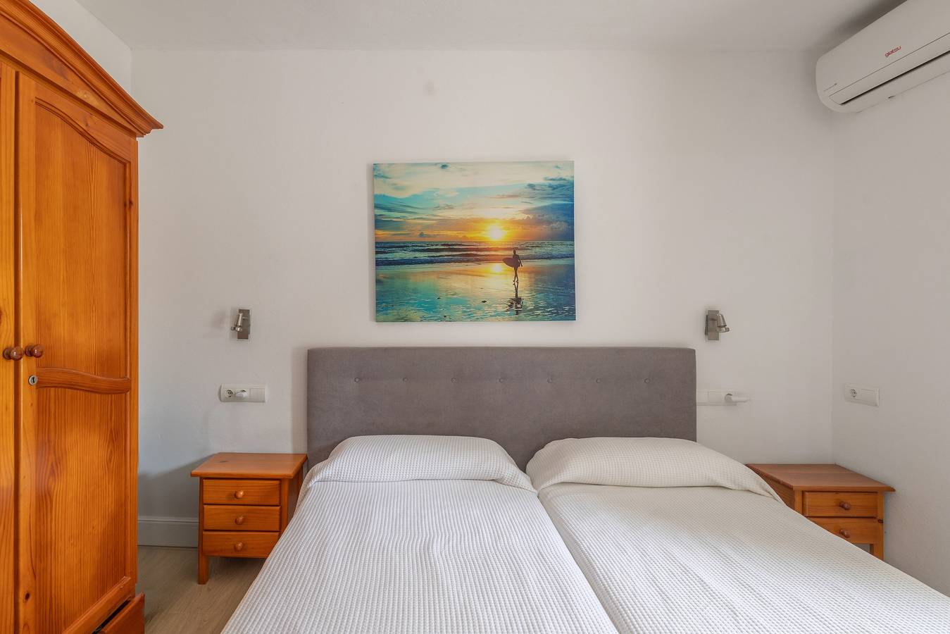 Chambre 'Doble - 2' avec vue sur la montagne, Wi-Fi et climatisation in Platja es Figueral, Santa Eulària des Riu